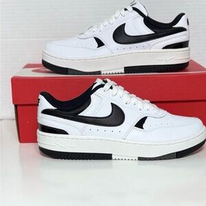 Nike Women’s White and Black Low-Top Sneakers